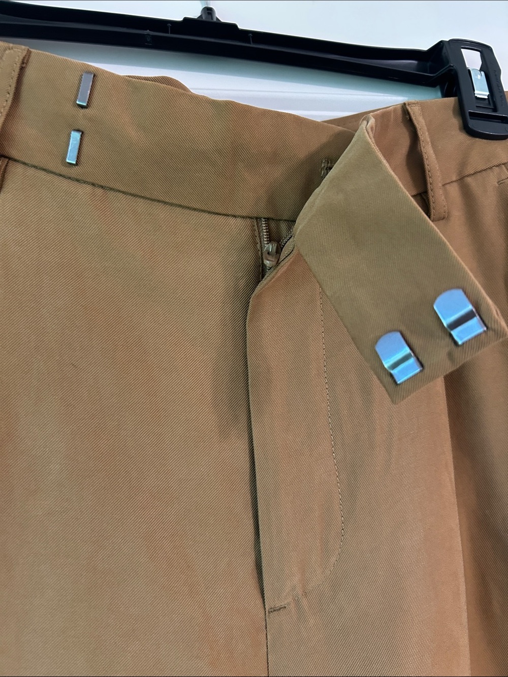 Banana Republic Olive-Tan Wide-Leg Pleated Chinos - Picture 3 of 14
